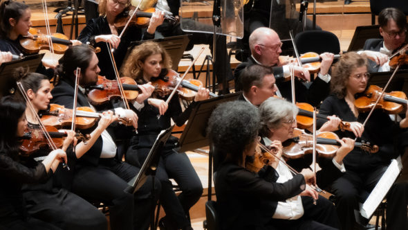 Spectacle de musique "Mozart au cinéma" de l'Orchestre national d'Île-de-France, programmé au Théâtre de Suresnes Jean Vilar pour la saison 25-26.