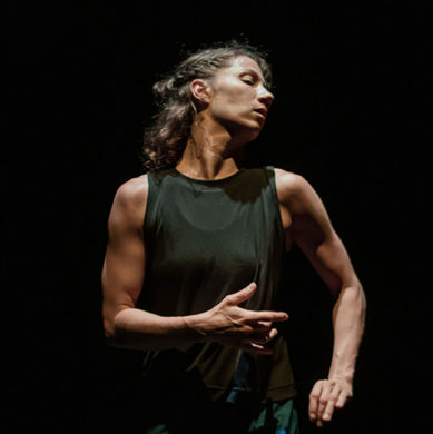 Spectacle "Toujours de 3/4 face !" de Loraine Dambermont, présenté au Théâtre de Suresnes Jean Vilar dans le cadre du festival Suresnes Cités Danse 2026.