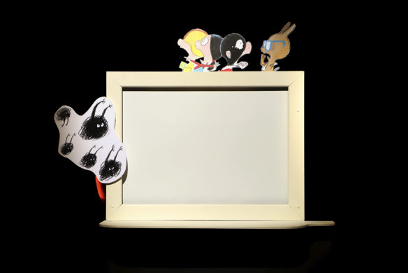 Spectacle pour jeune public "Les Quiquoi et le chien moche dont personne ne veut" mis en scène par Cécile Givernet et Vincent Munsch, adapté de l’album jeunesse éponyme de Laurent Rivelaygue et Olivier Tallec. Spectacle programmé au Théâtre de Suresnes Jean Vilar pour la saison 25-26.