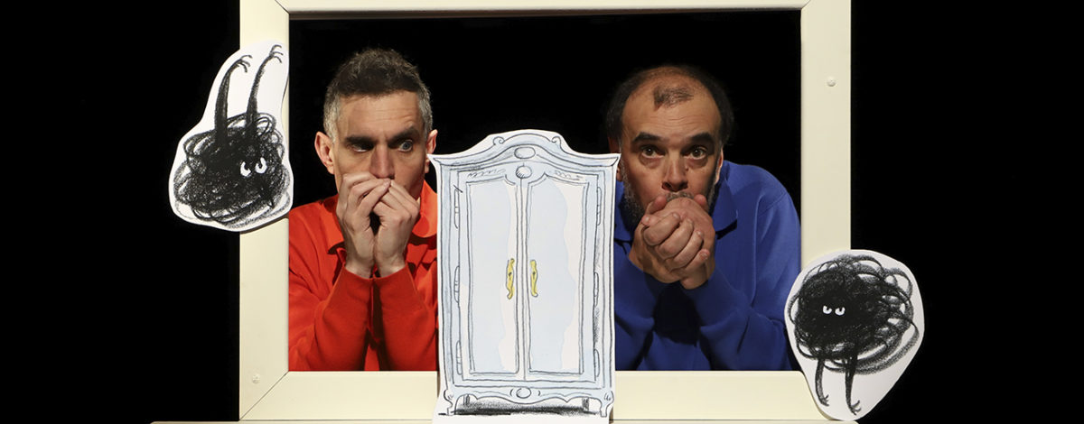 Spectacle pour jeune public "Les Quiquoi et le chien moche dont personne ne veut" mis en scène par Cécile Givernet et Vincent Munsch, adapté de l’album jeunesse éponyme de Laurent Rivelaygue et Olivier Tallec. Spectacle programmé au Théâtre de Suresnes Jean Vilar pour la saison 25-26.